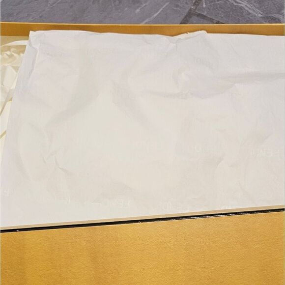 Fendi gift box.medium size.With tissue paper and a paper bag logo tag. - Picture 4 of 7